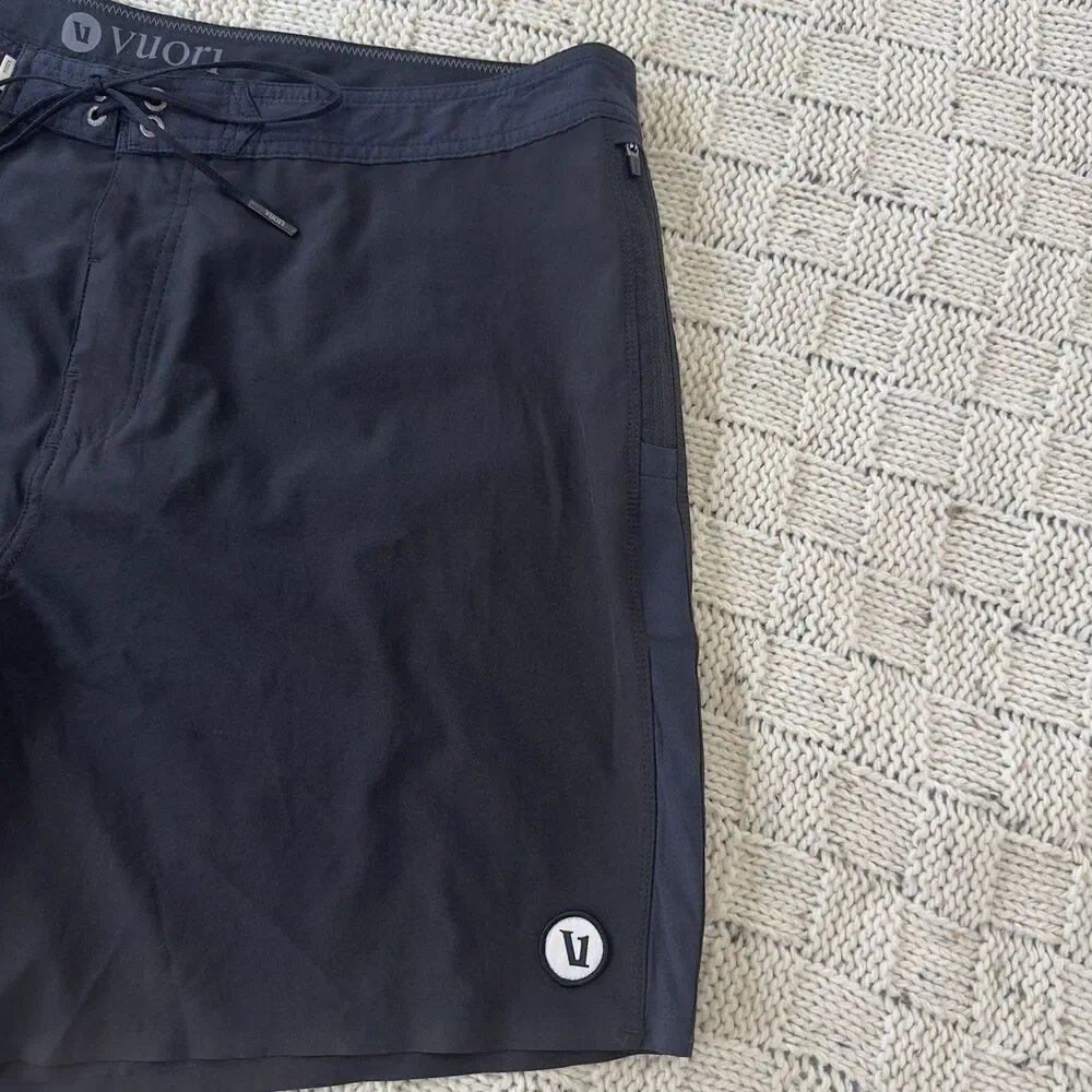 Vuori Peak Boardshorts 7” Men’s 38 Black Navy Swim Surf Shorts Performance Read - Picture 4 of 10